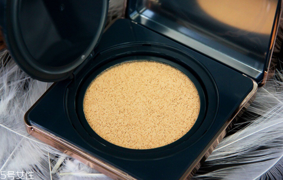 pony光彩氣墊粉底怎么樣？氣墊BB按壓更服帖