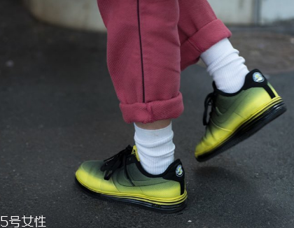 運(yùn)動(dòng)鞋不跟腳怎么辦？找準(zhǔn)原因?qū)ΠY下藥