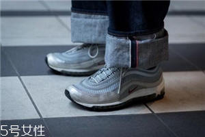 運(yùn)動(dòng)鞋不跟腳怎么辦？找準(zhǔn)原因?qū)ΠY下藥