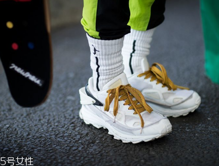 運動鞋不防滑怎么辦？一盒創(chuàng)可貼就能解決