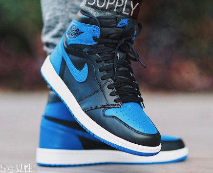 運(yùn)動(dòng)鞋要買剛合腳的嗎？試穿要仔細(xì)