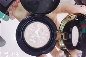 小怪獸硅膠粉撲要撕掉薄膜嗎？薄膜是不需要撕掉的