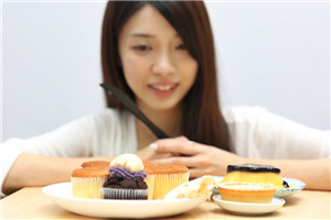 愛吃甜食容易老嗎 甜食上癮癥狀有哪些 愛吃甜食容易老嗎 甜食上癮癥狀有哪些