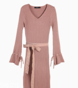 長款毛衣怎么搭配外套？六款毛衣連衣裙怎么搭都好看