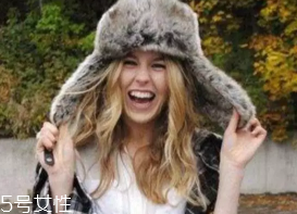 戴什么帽子顯臉小？寬檐帽讓臉看起來小