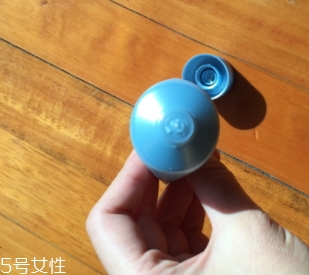 雅詩蘭黛卸妝乳怎么用？