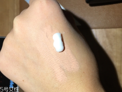 雅詩蘭黛卸妝乳怎么用？