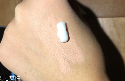 雅詩蘭黛卸妝乳怎么用？