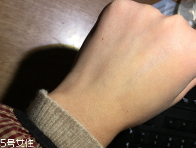 雅詩蘭黛卸妝乳怎么用？