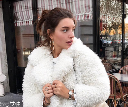 玻尿酸打下巴會(huì)變寬嗎？注意這幾點(diǎn)就不會(huì)