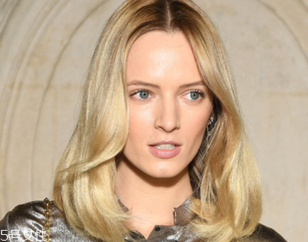 玻尿酸打下巴幾針定型？永久定型是假的