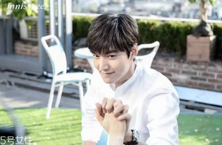 悅詩風(fēng)吟粉色限量氣墊霜多少錢？粉漾氣墊之戀