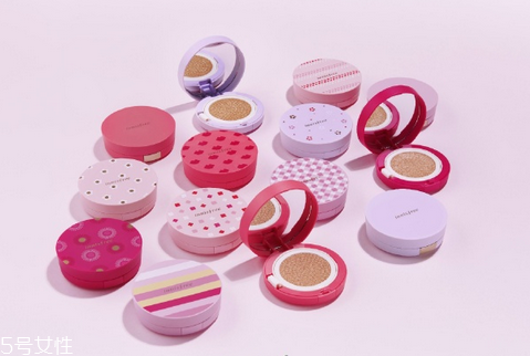 悅詩風(fēng)吟粉色限量氣墊霜多少錢？粉漾氣墊之戀