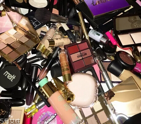 怎么選購(gòu)韓國(guó)化妝品？女生化妝品必備清單