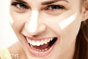 隔離霜怎么洗干凈？卸妝油最適合卸除隔離霜