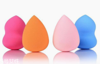 美妝蛋和粉底刷哪個好用？看完這個你就懂了