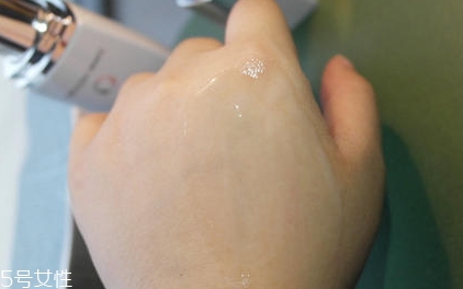 雅詩蘭黛晶透沁白精華怎么樣？一起來看看評測