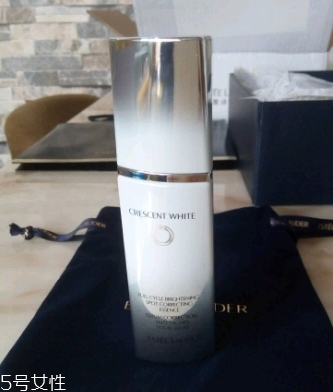 雅詩蘭黛晶透沁白精華怎么樣？一起來看看評測