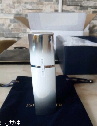 雅詩蘭黛晶透沁白精華怎么樣？一起來看看評測