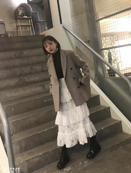 蕾絲長(zhǎng)裙配什么上衣？?jī)?yōu)雅氣質(zhì)小女人