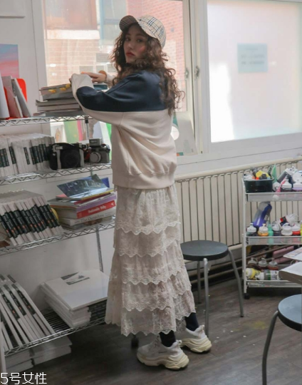 蕾絲長(zhǎng)裙配什么上衣？?jī)?yōu)雅氣質(zhì)小女人