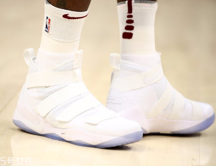 運(yùn)動(dòng)鞋鞋墊哪里買？賣鞋子的地方都有賣