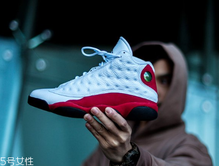 運動鞋前面擠腳怎么辦？四招解決運動鞋頂腳