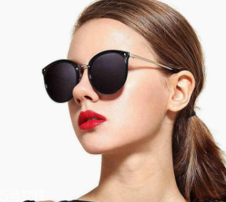 方臉戴什么帽子好看？戴上這三件你臉就不方了