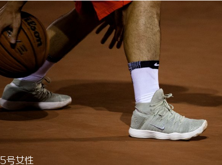 運(yùn)動(dòng)鞋網(wǎng)面有污垢洗不掉怎么辦？