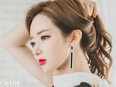 2018情人節(jié)戴什么東西好看？用精巧飾品讓他向你靠近