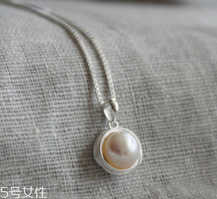 2018情人節(jié)戴什么東西好看？用精巧飾品讓他向你靠近