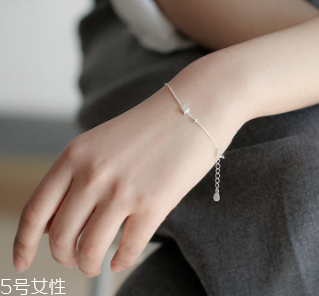 2018情人節(jié)戴什么東西好看？用精巧飾品讓他向你靠近