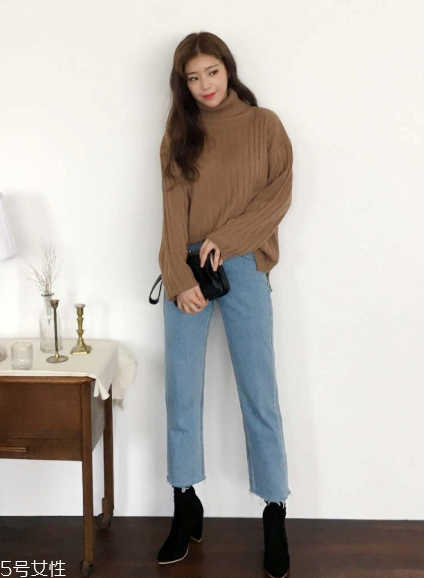 毛衣搭配牛仔褲好看嗎？打造春日慵懶范兒