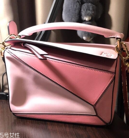 loewe和lv哪個(gè)檔次高？都是頂級(jí)品牌