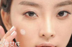 BB霜卡粉怎么辦？妝前敷面膜預(yù)防卡粉