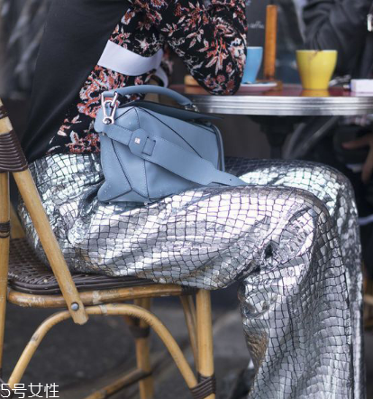 loewe在哪兒買便宜？西班牙皇室品牌