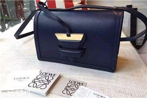 loewe在哪兒買便宜？西班牙皇室品牌