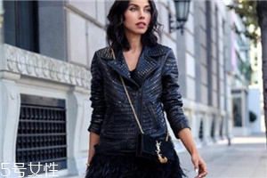 羽毛裙怎么搭配？浪漫飄逸造型首選