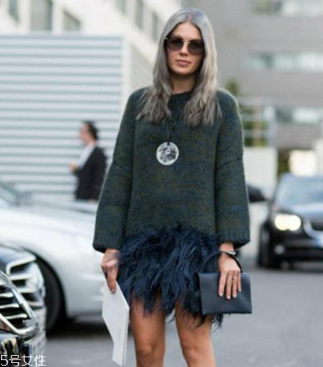 羽毛裙怎么搭配？浪漫飄逸造型首選