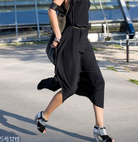 亮片衣服怎么搭配？助你成為時(shí)髦精