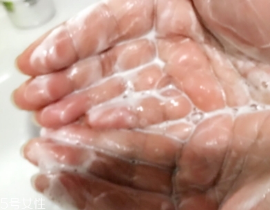 lamer海藍(lán)之謎和阿瑪尼哪個(gè)好？