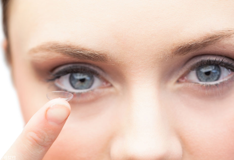 美瞳一天戴多長(zhǎng)時(shí)間？美瞳的正確佩戴方法