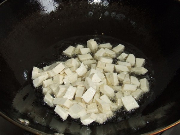 豆腐怎么炸不散也不沾鍋 豆腐怎么炸不散也不沾鍋