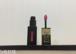 ysl圣羅蘭鏡面唇釉#12評測 草莓粉軟妹神器 ysl圣羅蘭鏡面唇釉#12評測 草莓粉軟妹神器