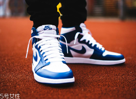 運(yùn)動(dòng)鞋有折痕印怎么辦？巧用雞蛋清來解決