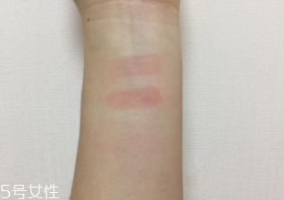 ysl圣羅蘭鏡面唇釉#12評測 草莓粉軟妹神器 ysl圣羅蘭鏡面唇釉#12評測 草莓粉軟妹神器