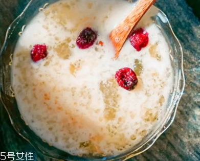 雪燕可以用熱水泡發(fā)嗎？熱水vs冷水