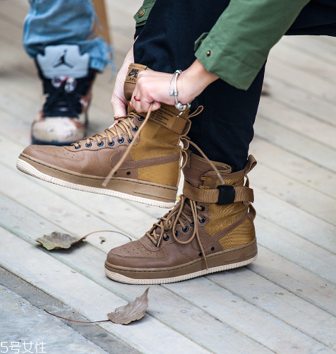 運(yùn)動鞋適合開車嗎？開車人士的最佳選擇