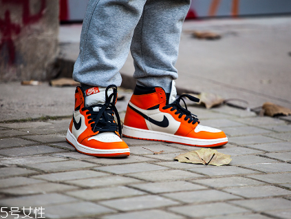 運(yùn)動(dòng)鞋適合穿什么襪子？棉質(zhì)襪子最好