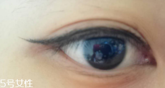kiss me眼線筆怎么卸？卸妝水直接擦拭即可